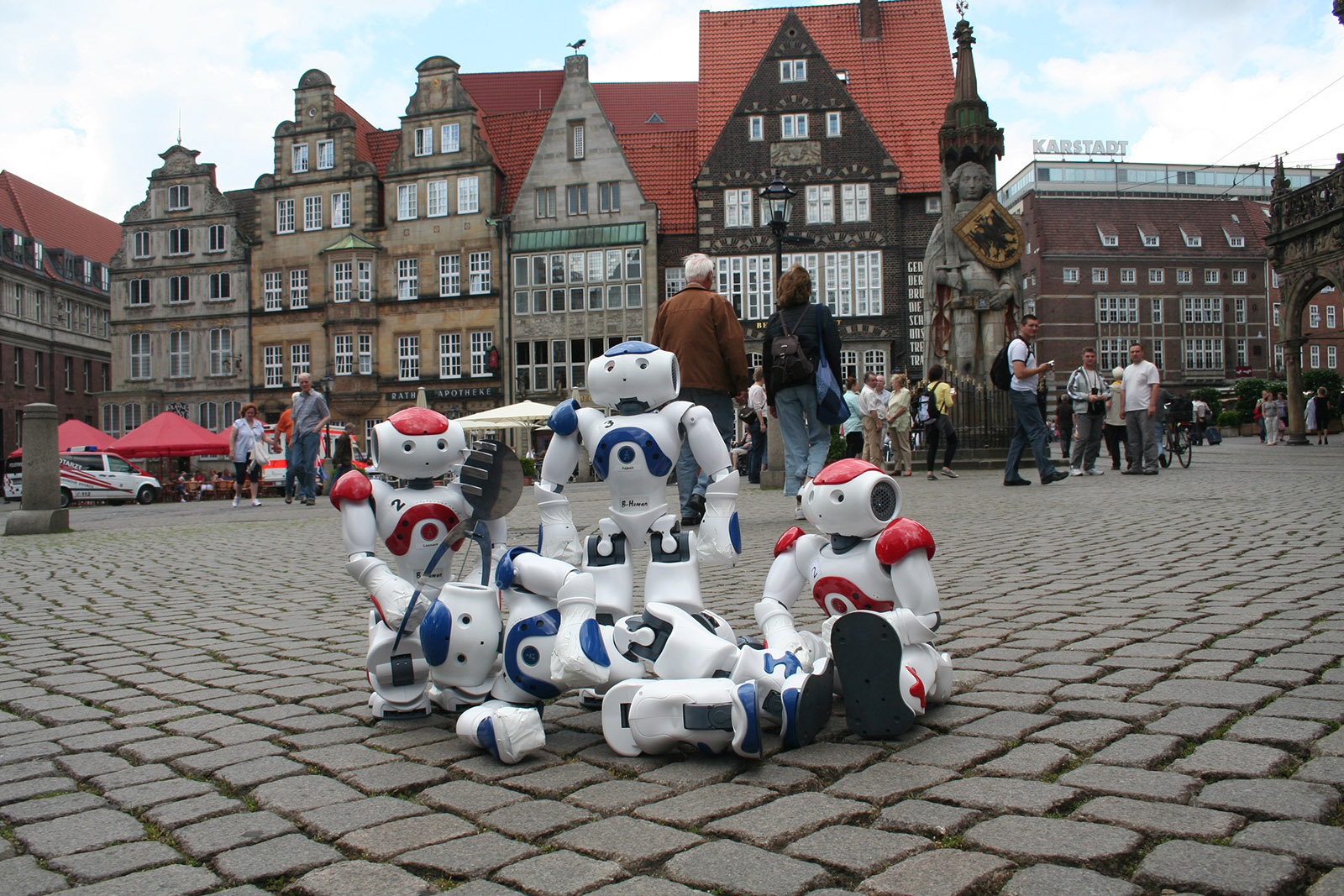 Fußballroboter auf dem Bremer Marktplatz